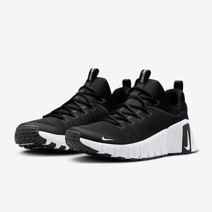 Nike Women's Black and White Athletic Shoes